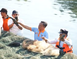 Munjirin Pimpin Operasi Penangkapan Ikan Sapu-Sapu, 320 Kg Terkumpul di Waduk Kaja