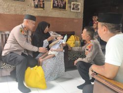 Jaga Jakarta On The Spot, Kapolsek Bekasi Barat Wujudkan Kepedulian kepada Warga Sakit dan Lansia